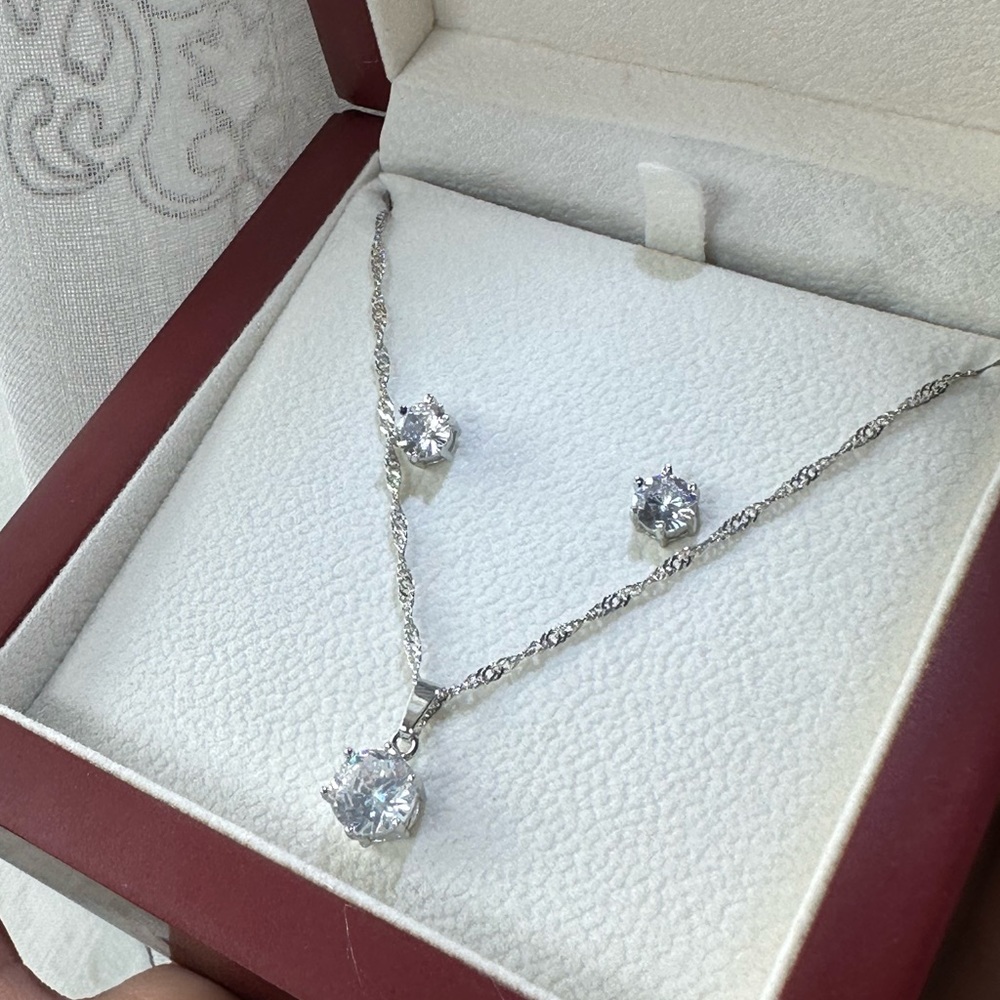 BRAND NEW Shining Silver Diamond Pendant and Earring gift set